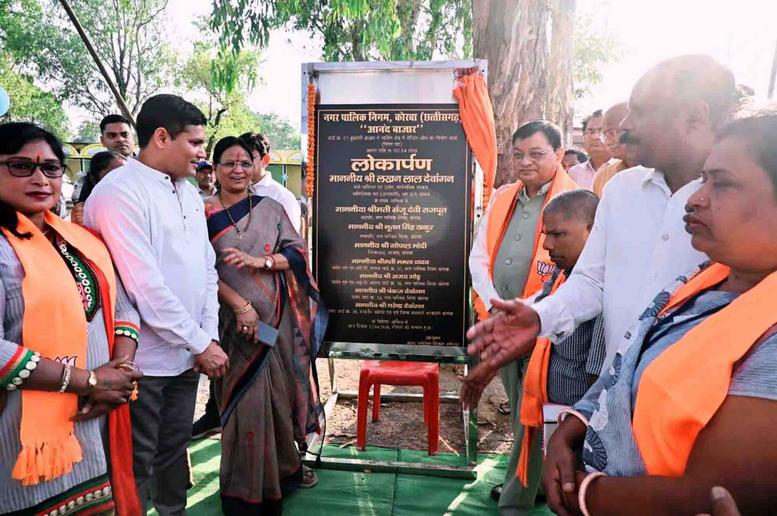 जन्मदिन पर उद्योग मंत्री लखनलाल देवांगन ने लघु व्यवसायियों को दी स्थायी दुकानों की सौगात जन्मदिन पर उद्योग मंत्री लखनलाल देवांगन ने लघु व्यवसायियों को दी स्थायी दुकानों की सौगात