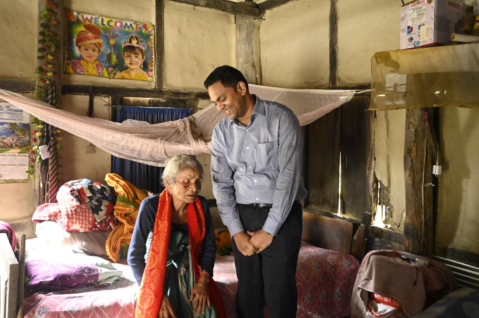 हर द्वार पर लोकतंत्र : कोकराझार में 101 वर्षीय मतदाता सुकाली बर्मन का सम्मान।