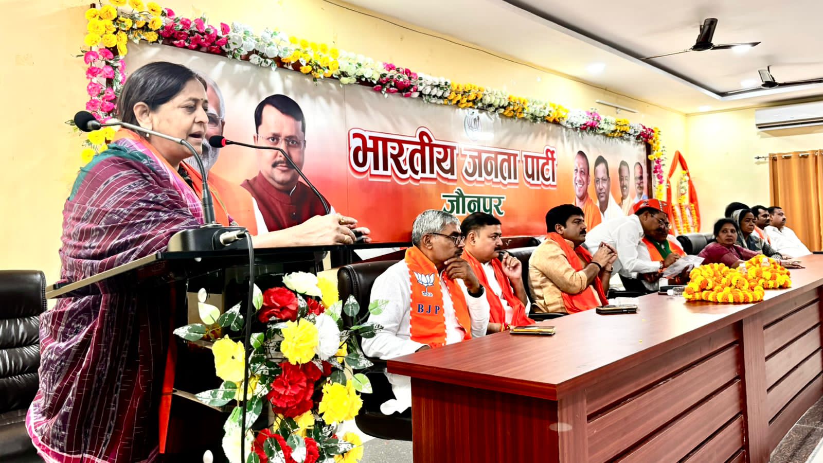 बीजेपी स्थापना दिवस कार्यक्रम को सम्बोधित करते हुए राज्य सभा सांसद सीमा द्विवेदी बीजेपी स्थापना दिवस कार्यक्रम को सम्बोधित करते हुए राज्य सभा सांसद सीमा द्विवेदी