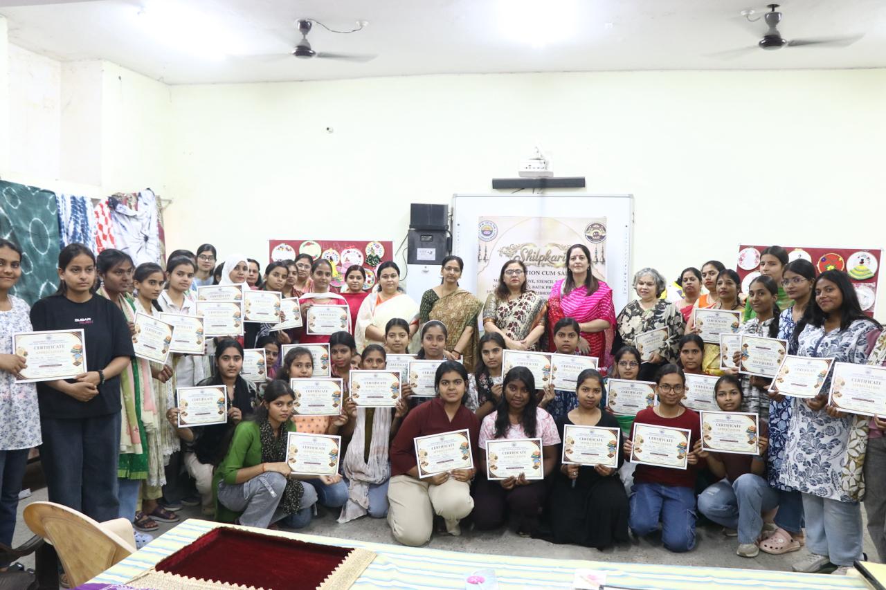 *गृह विज्ञान विभाग में भव्य प्रदर्शनी, प्रमाणपत्र वितरण एवं कौशल प्रदर्शन*