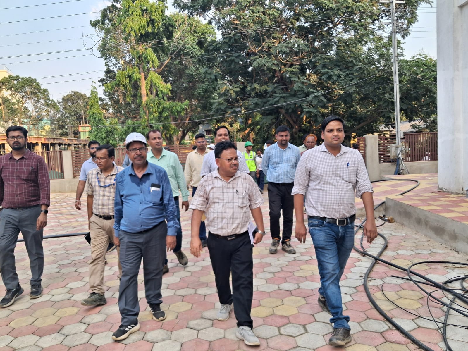 खड़गपुर मंडल एडीआरएम स्टेशन निरीक्षण करते हुए खड़गपुर मंडल एडीआरएम स्टेशन निरीक्षण करते हुए