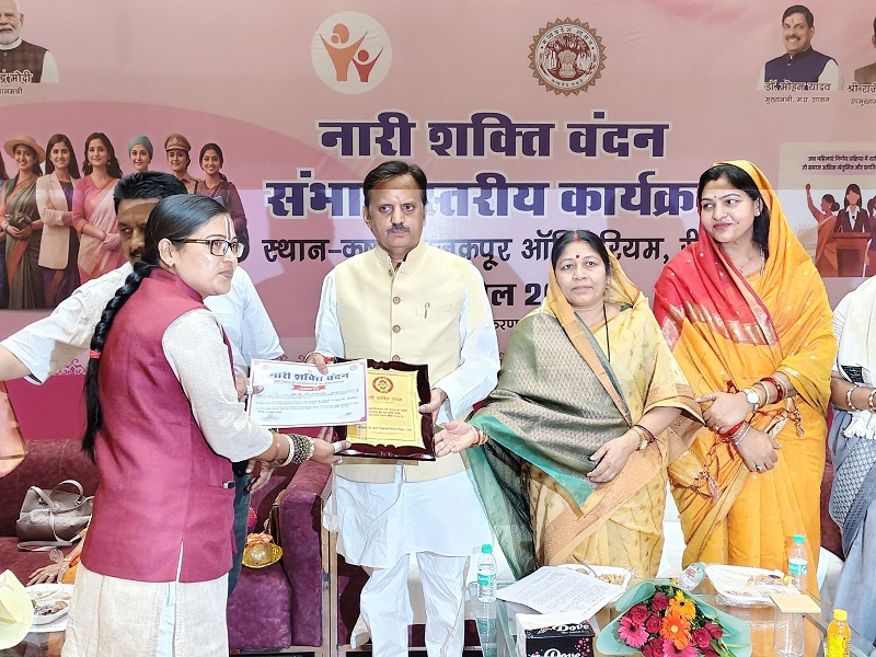 नारी शक्ति वंदन के सभाग स्तरीय कार्यक्रम में शामिल हुए उप मुख्यमंत्री नारी शक्ति वंदन के सभाग स्तरीय कार्यक्रम में शामिल हुए उप मुख्यमंत्री