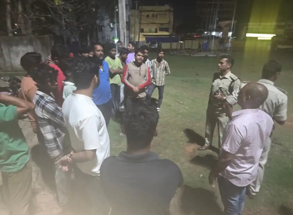 पुलिस की छापेमारी पुलिस की छापेमारी