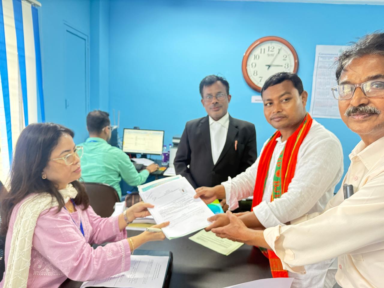 माटीगाड़ा-नक्सलबाड़ी के उम्मीदवार आनंदमय बर्मन