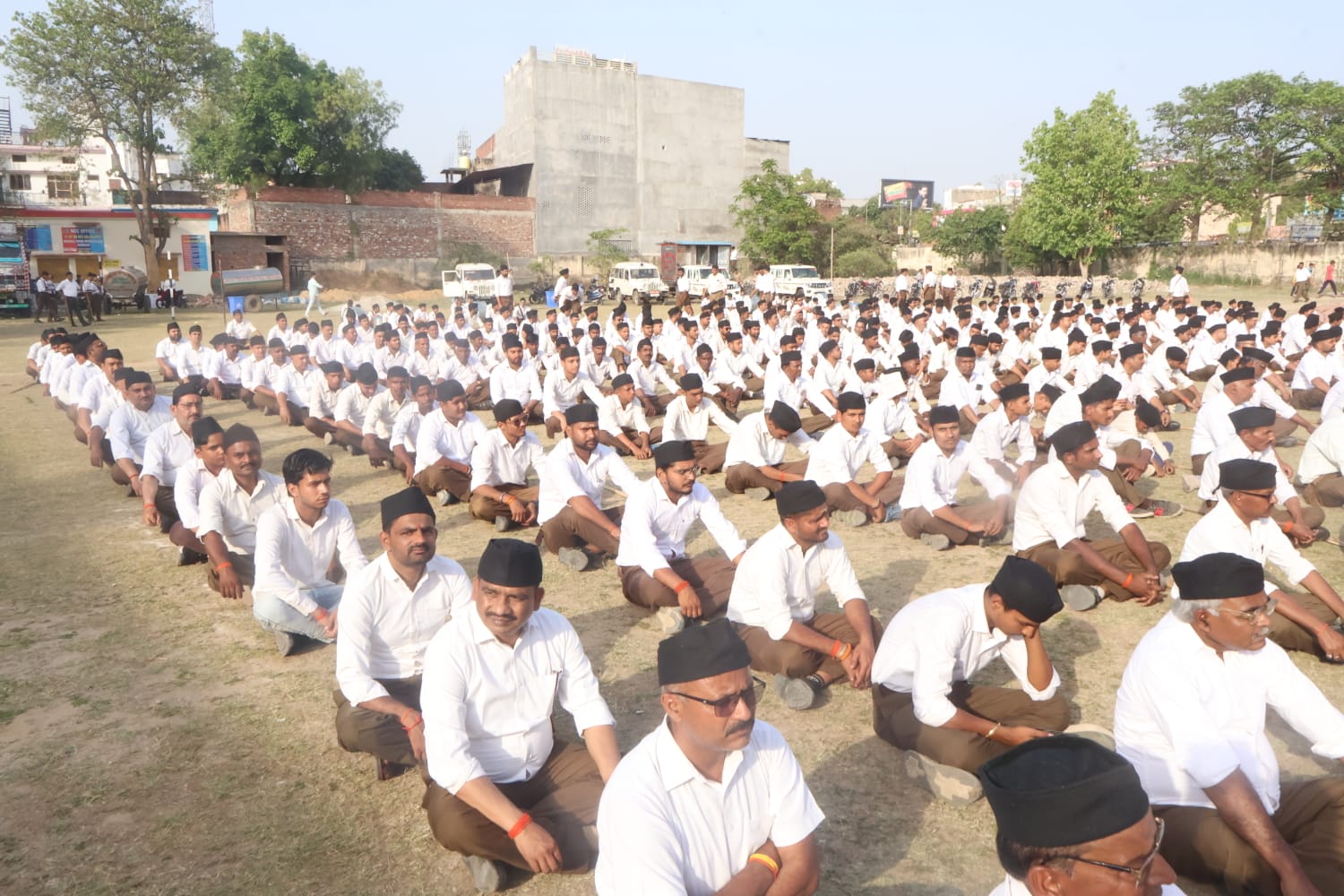 कार्यक्रम में उपस्थित स्वयंसेवक कार्यक्रम में उपस्थित स्वयंसेवक