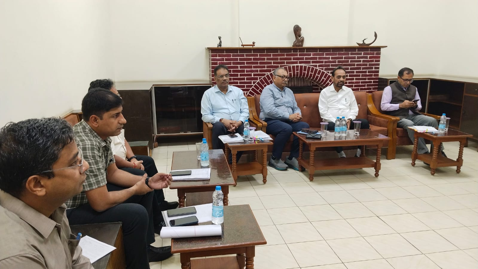 दक्षिण पूर्व रेलवे द्वारा विंडो ट्रेलिंग निरीक्षण और बैठक दक्षिण पूर्व रेलवे द्वारा विंडो ट्रेलिंग निरीक्षण और बैठक