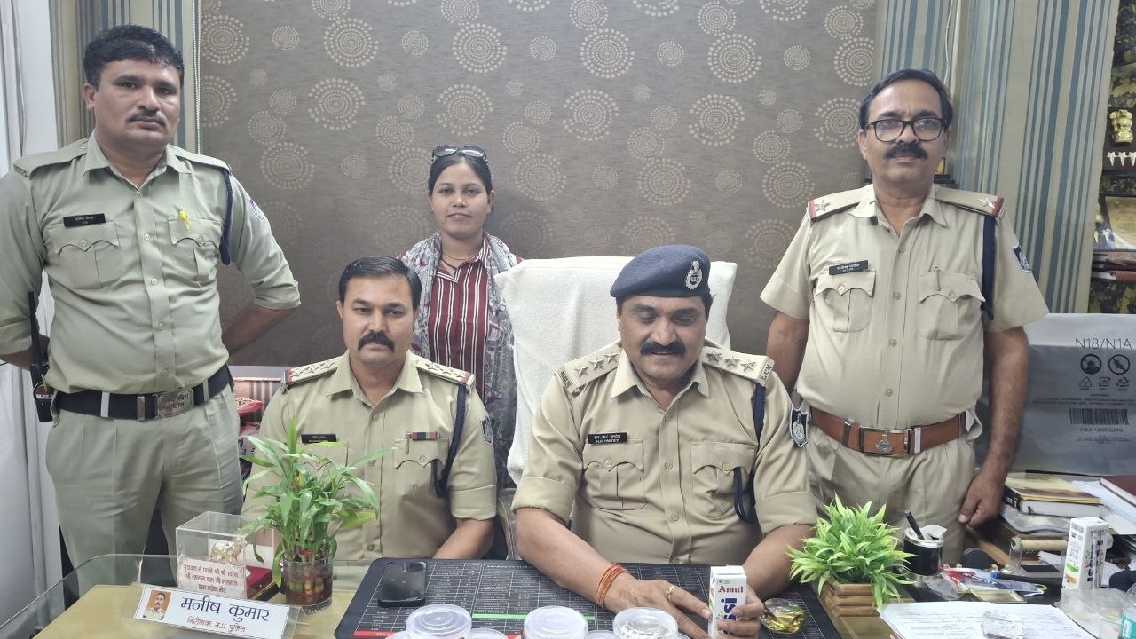 दमोह पुलिस की त्वरित कार्रवाई: 24 घंटे में चोरी का खुलासा, आरोपी गिरफ्तार, पूरा माल बरामद दमोह पुलिस की त्वरित कार्रवाई: 24 घंटे में चोरी का खुलासा, आरोपी गिरफ्तार, पूरा माल बरामद