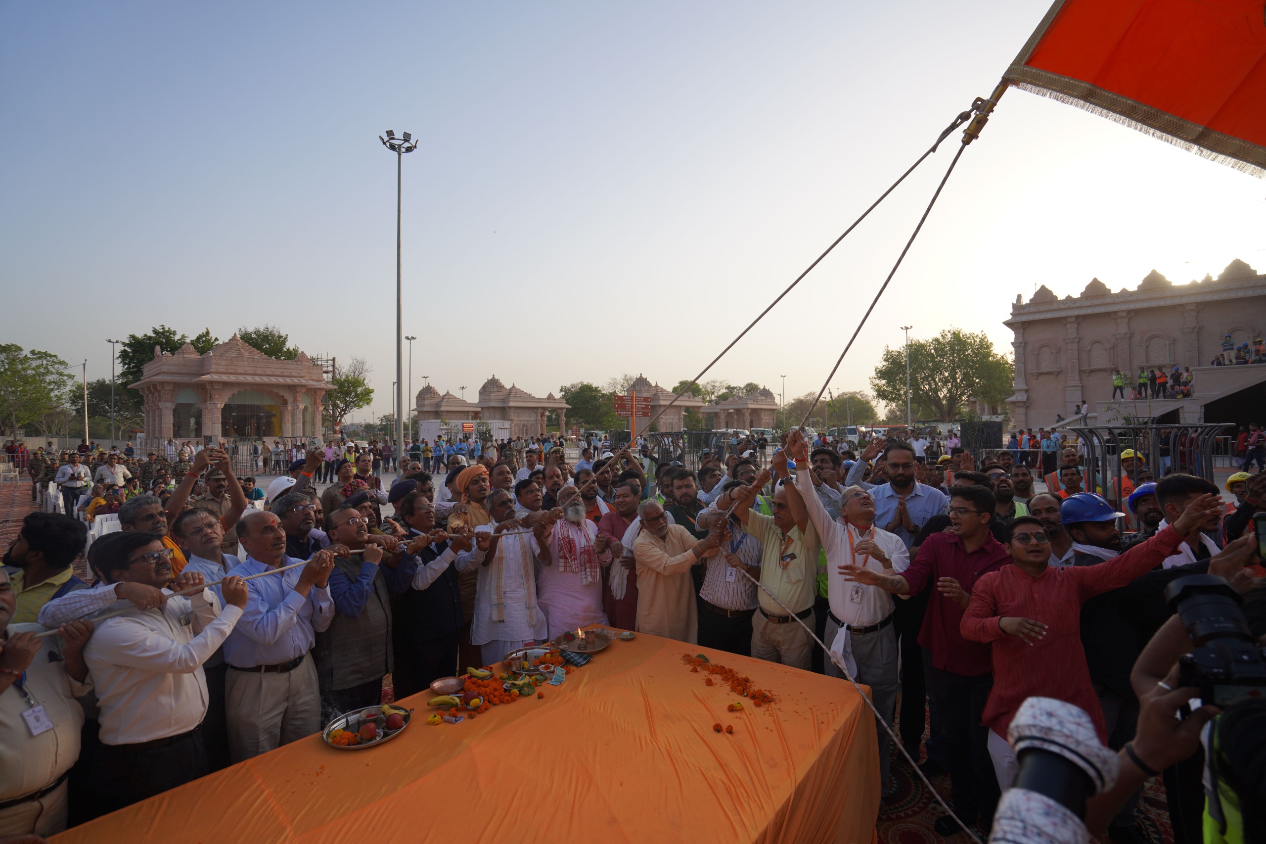 गणेश मंदिर पर हुआ ध्वजारोहण