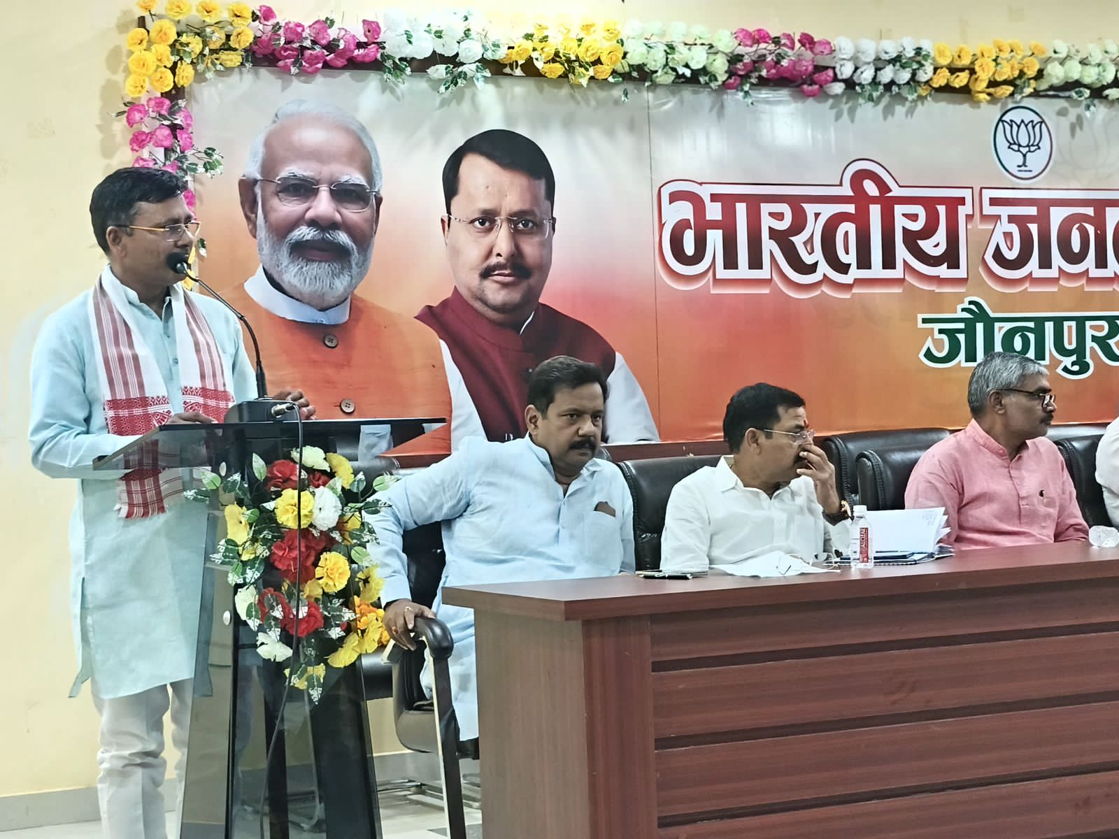 डॉ. भीमराव अंबेडकर जयंती की तैयारी को लेकर बैठक को संबोधित करते हुए जिलाध्यक्ष अजीत प्रजापति