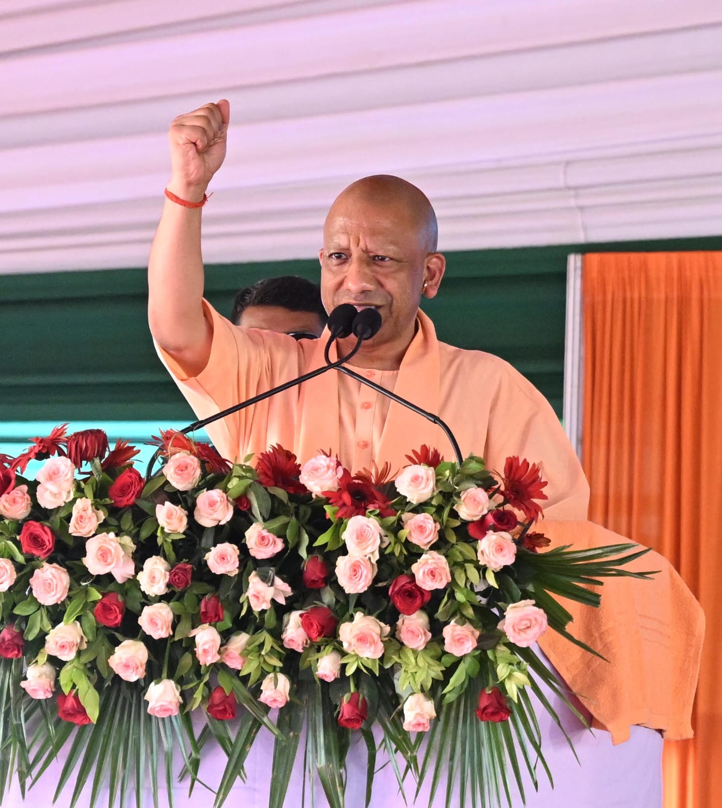 जनसभा में मौजुत लोग जनसभा में मौजुत लोग