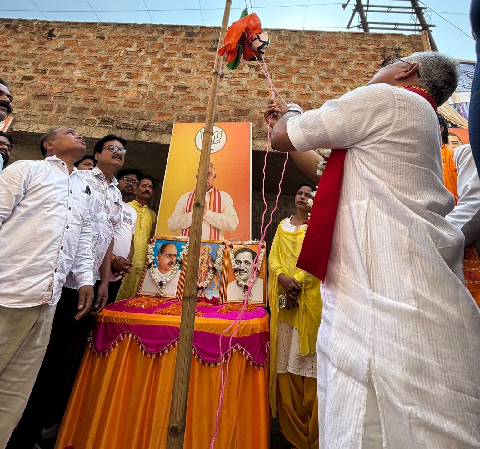 खड़गपुर में भाजपा का स्थापना दिवस paalit