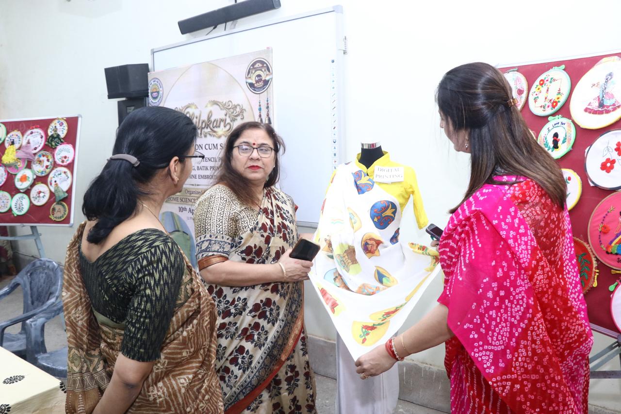 *गृह विज्ञान विभाग में भव्य प्रदर्शनी, प्रमाणपत्र वितरण एवं कौशल प्रदर्शन*