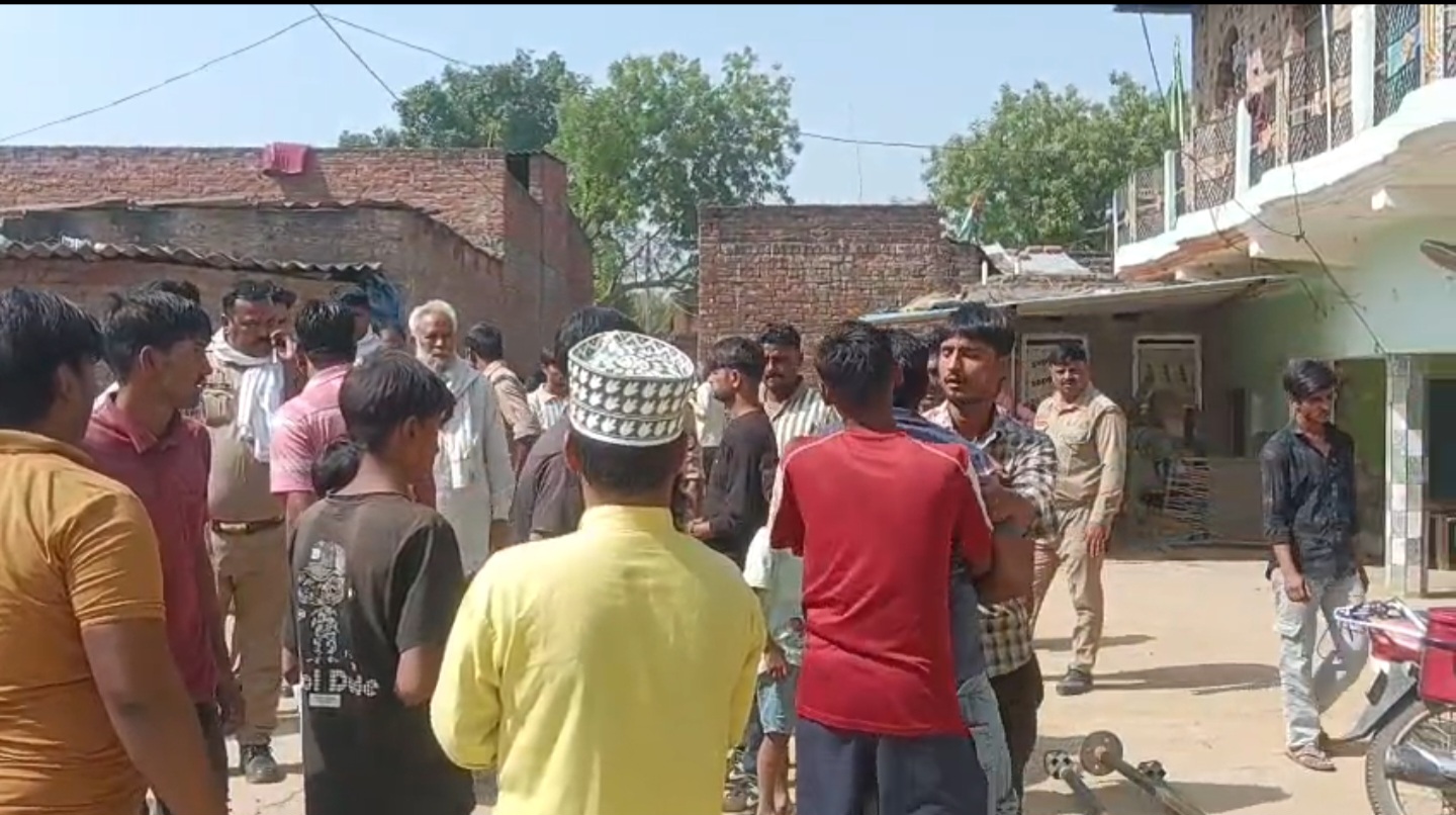 मौके पर लगी भारी भीड़