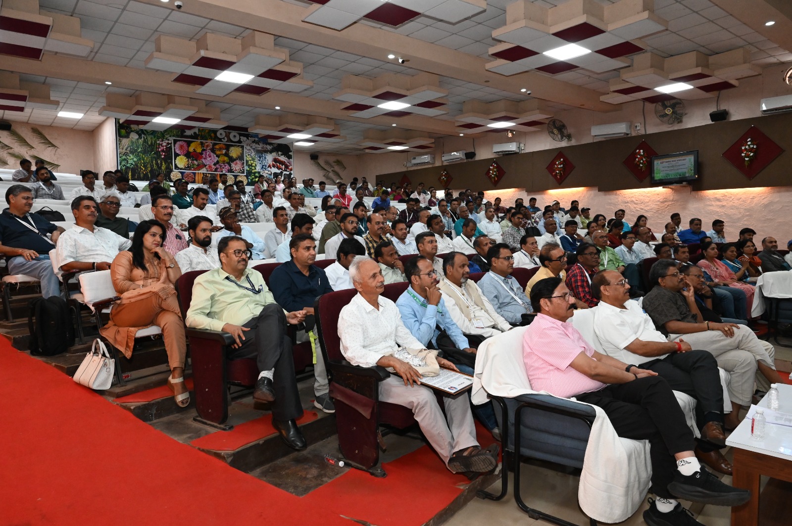 कार्यक्रम में शामिल कृषि वैज्ञानिक