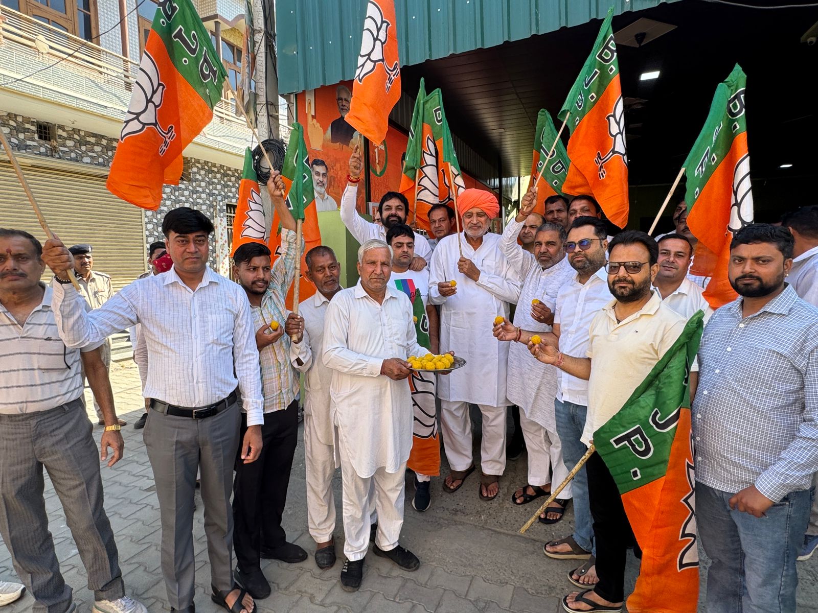 रादौर एवं यमुनानगर में भाजपा स्थापना दिवस के अवसर पर रादौर विधायक व यमुनानगर विधायक सम्बोधित करते हुए रादौर एवं यमुनानगर में भाजपा स्थापना दिवस के अवसर पर रादौर विधायक व यमुनानगर विधायक सम्बोधित करते हुए