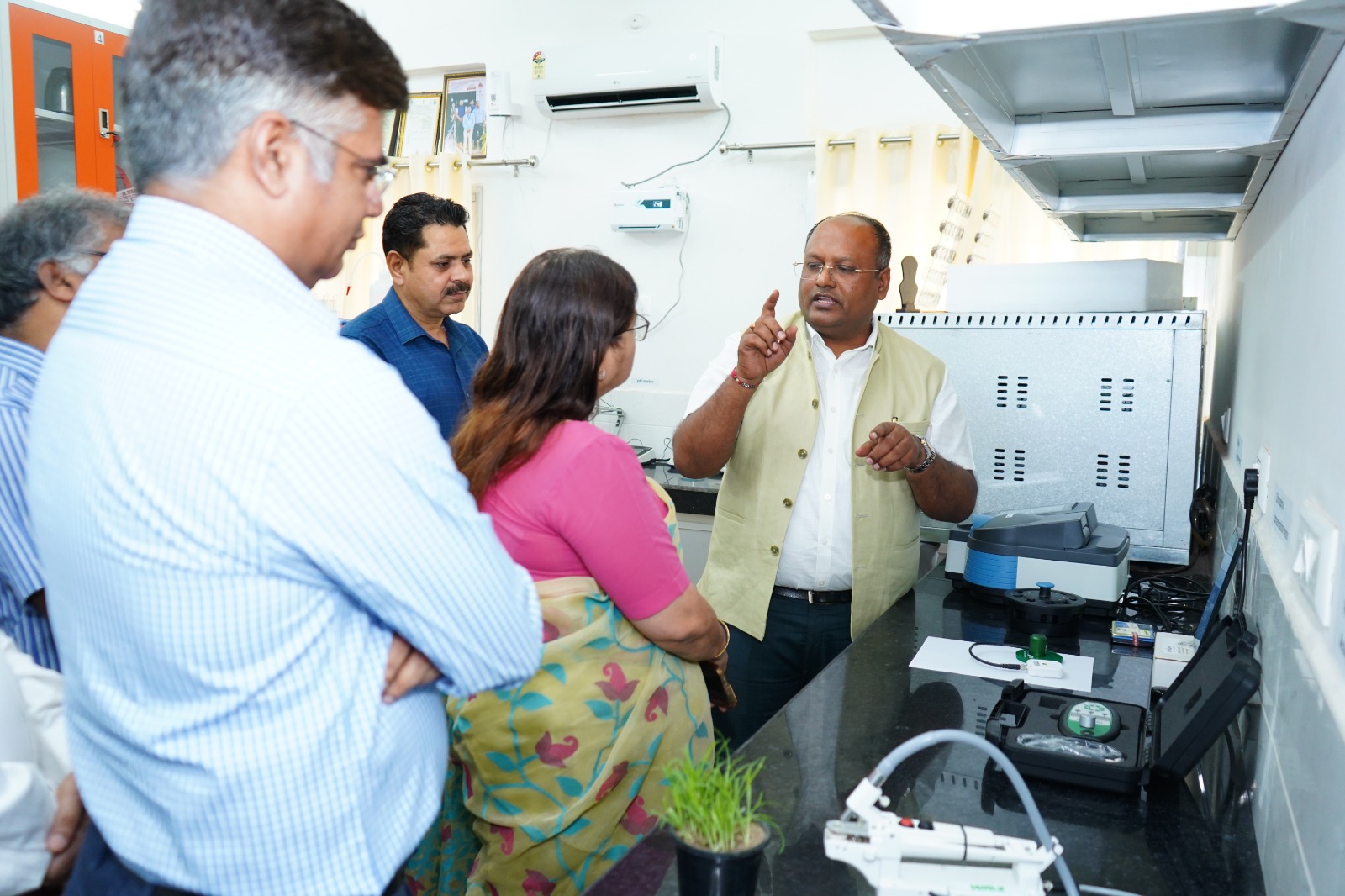 पादप विज्ञान अनुसंधान को नई दिशा: अत्याधुनिक प्रकाश संश्लेषण प्रयोगशाला का उद्घाटन* पादप विज्ञान अनुसंधान को नई दिशा: अत्याधुनिक प्रकाश संश्लेषण प्रयोगशाला का उद्घाटन*