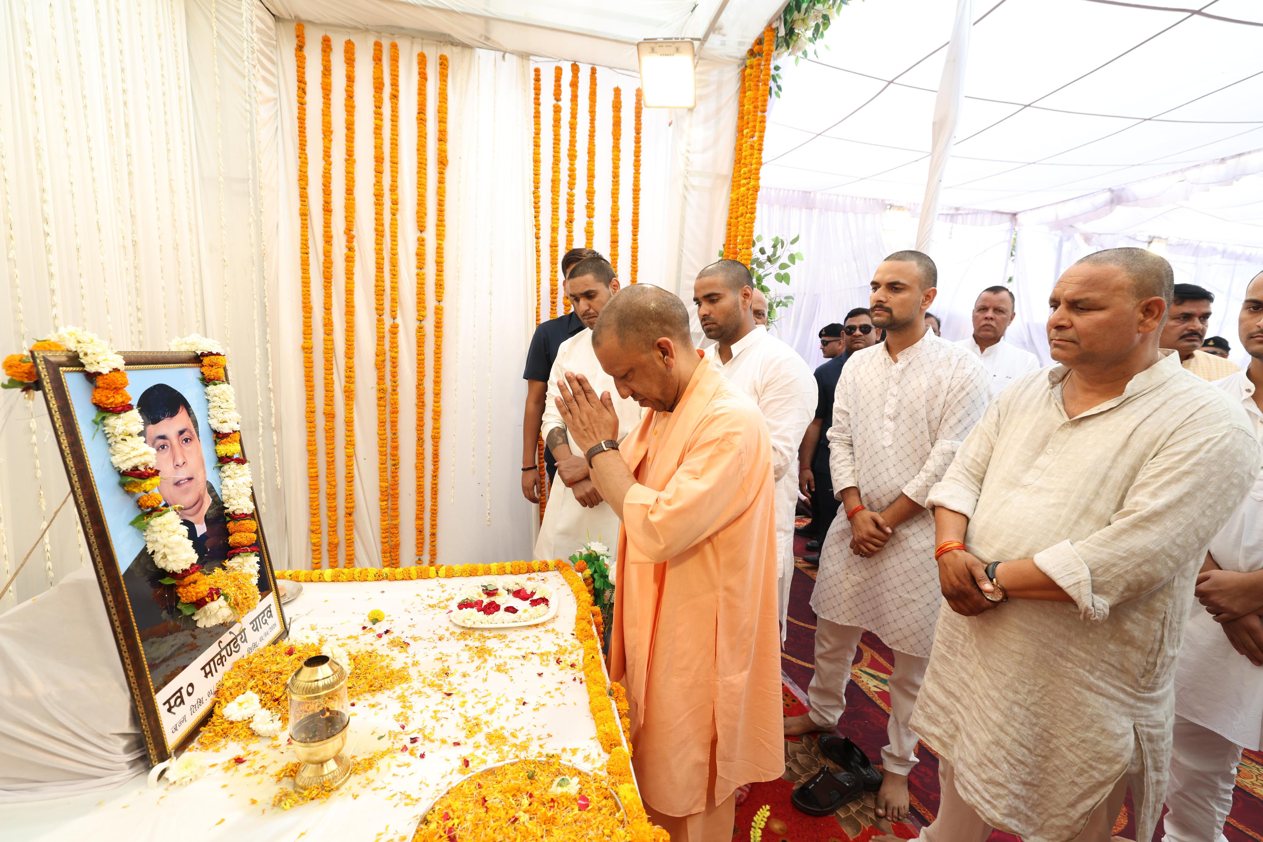 गोरक्षपीठ के अनन्य भक्त के ब्रह्मभोज पर उनके गांव लुहसी पहुंचे मुख्यमंत्री* गोरक्षपीठ के अनन्य भक्त के ब्रह्मभोज पर उनके गांव लुहसी पहुंचे मुख्यमंत्री*