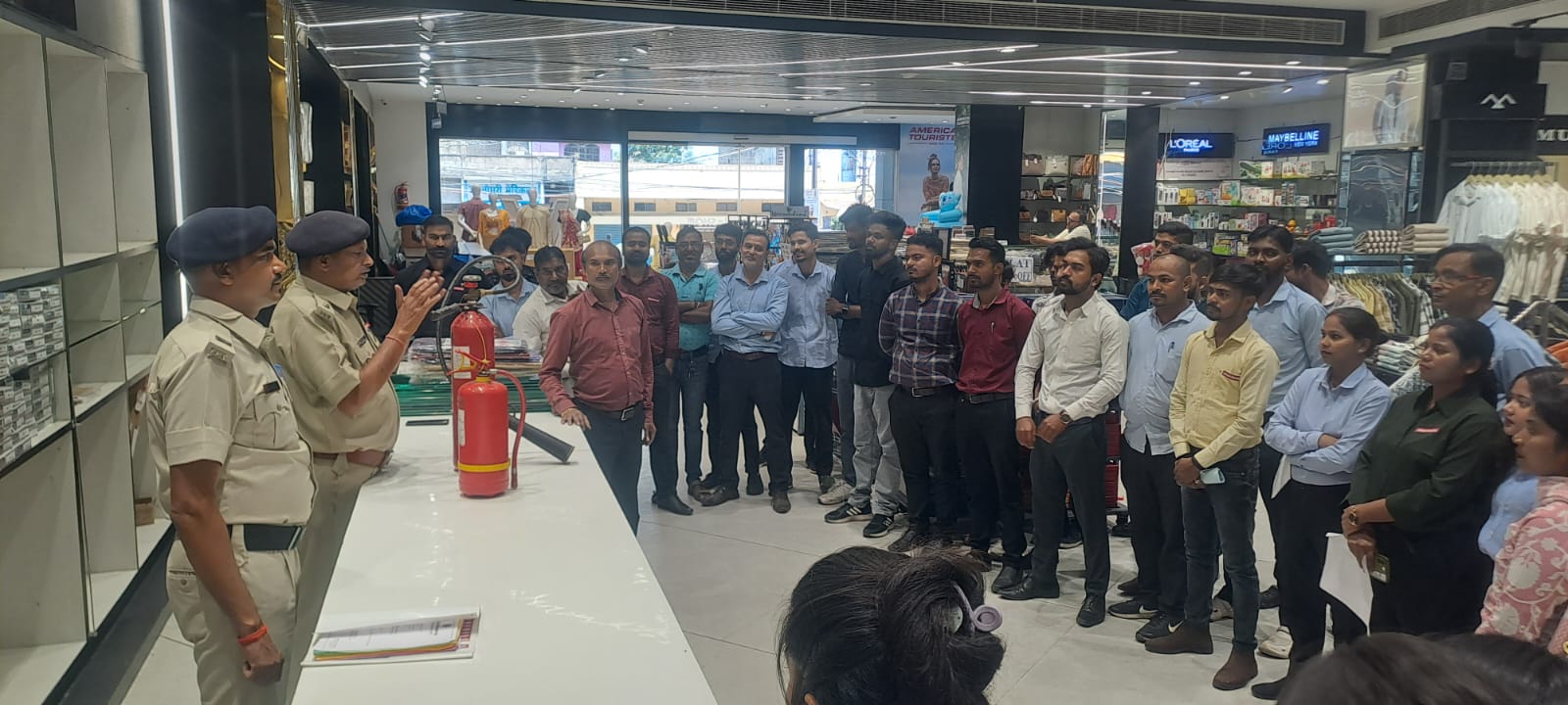 अभियान में शामिल लोग अभियान में शामिल लोग