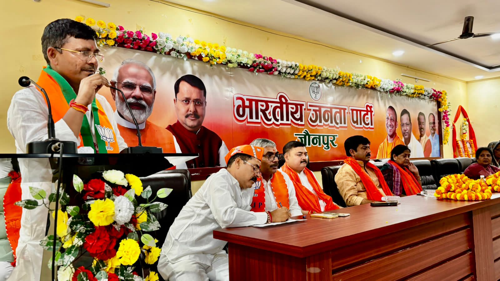 बीजेपी स्थापना दिवस कार्यक्रम को सम्बोधित करते हुए जिलाध्यक्ष अजीत प्रजापति बीजेपी स्थापना दिवस कार्यक्रम को सम्बोधित करते हुए जिलाध्यक्ष अजीत प्रजापति