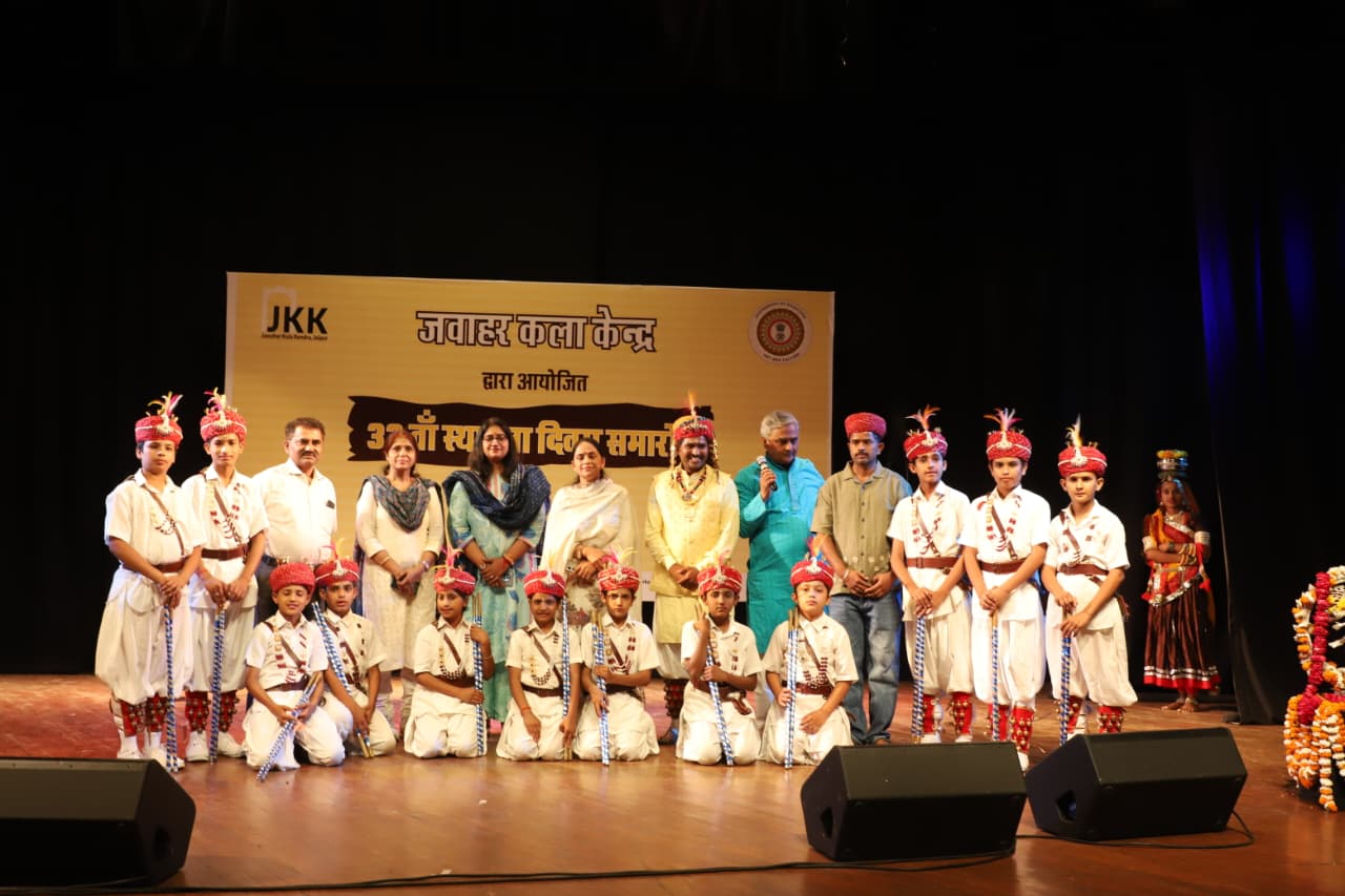 जवाहर कला केन्द्र स्थापना दिवस समारोह:विभिन्न अंचलों के बाल लोक कलाकारों ने मनोरम प्रस्तुतिया जवाहर कला केन्द्र स्थापना दिवस समारोह:विभिन्न अंचलों के बाल लोक कलाकारों ने मनोरम प्रस्तुतिया