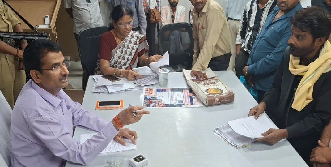 दमोह :पहली जनसुनवाई में एक्शन मोड में कलेक्टर: नगरीय अव्यवस्थाओं पर सख्ती, कैंप लगाकर समाधान के निर्देश