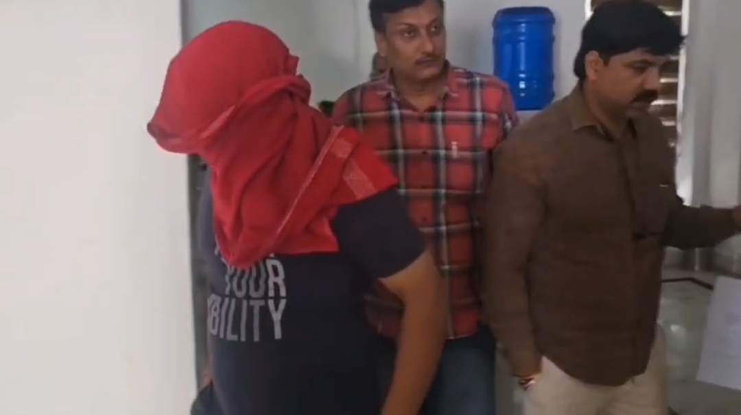 सारण में रिश्वत लेते डोरीगंज थाना के सब-इंस्पेक्टर रंगे हाथ गिरफ्तार