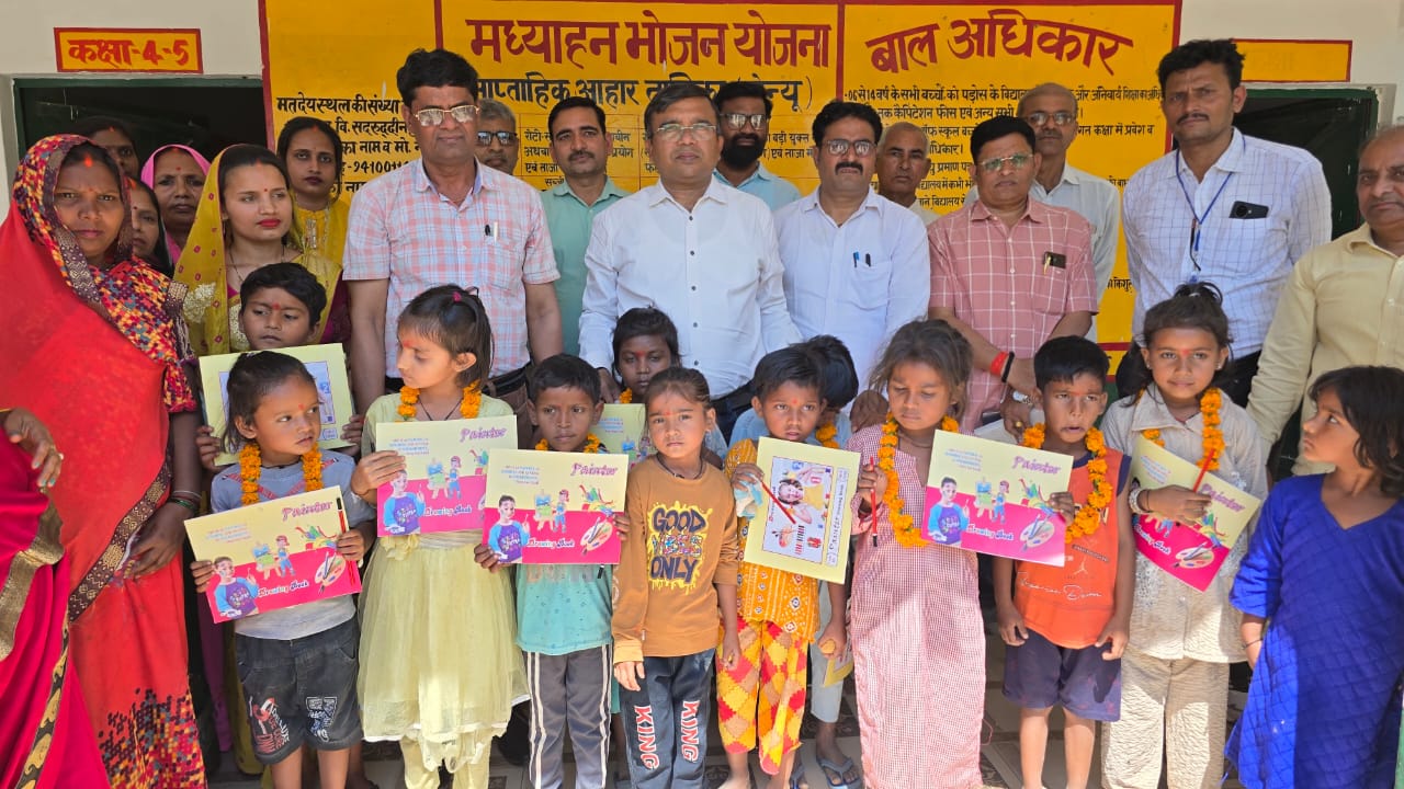 बक्शा ब्लॉक में स्कूल चलो अभियान का शुभारंभ, बीएसए ने घर-घर जाकर कराया नामांकन