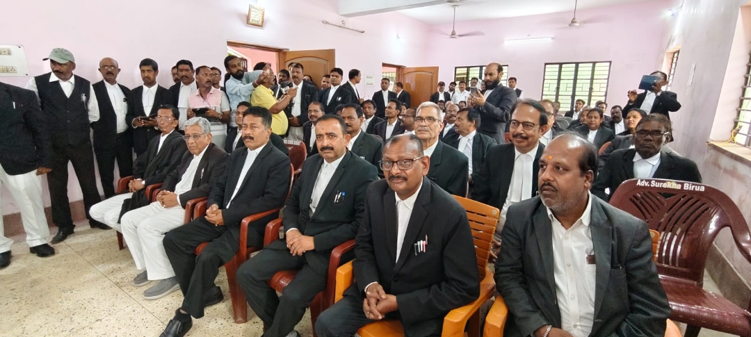 चाईबासा पहुंचे चीफ जस्टिस महेश शरद चंद्र सोनक