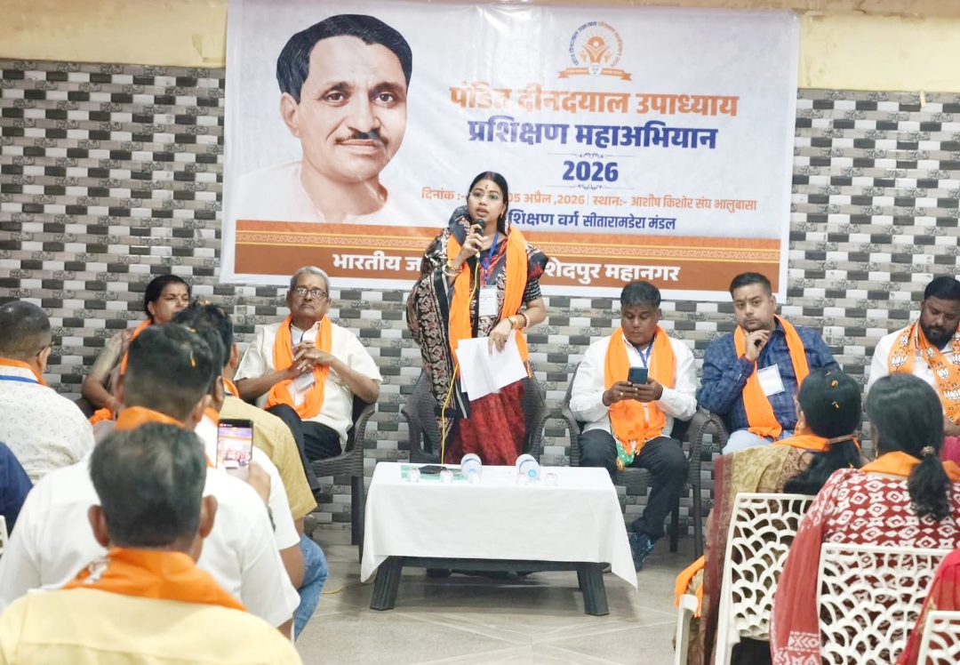 सभा को संबोधित करते विधायक पूर्णिमा साहू और महानगर अध्यक्ष संजीव सिन्हा सभा को संबोधित करते विधायक पूर्णिमा साहू और महानगर अध्यक्ष संजीव सिन्हा