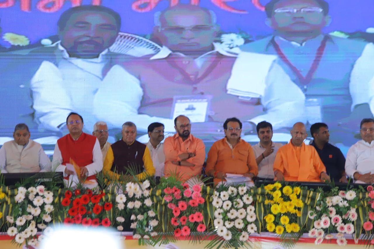 मुख्यमंत्री योगी आदित्यनाथ जी के आगरा में किया 6466.37 करोड़ रुपये की 325 विकास परियोजनाओं का लोकार्पण व शिलान्यास