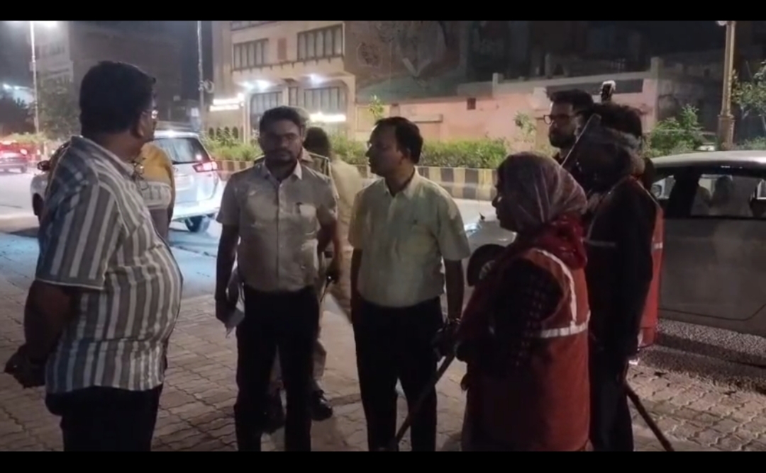 सफाई व्यवस्था पर निगम आयुक्त सख्त: रात्रि में 10 किमी पैदल किया निरीक्षण