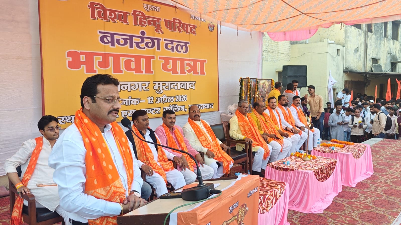 विहिप- बजरंग दल द्वारा निकाली गई भगवा यात्रा के दौरान आयोजित कार्यक्रम को संबोधित करते अमित गुप्ता।