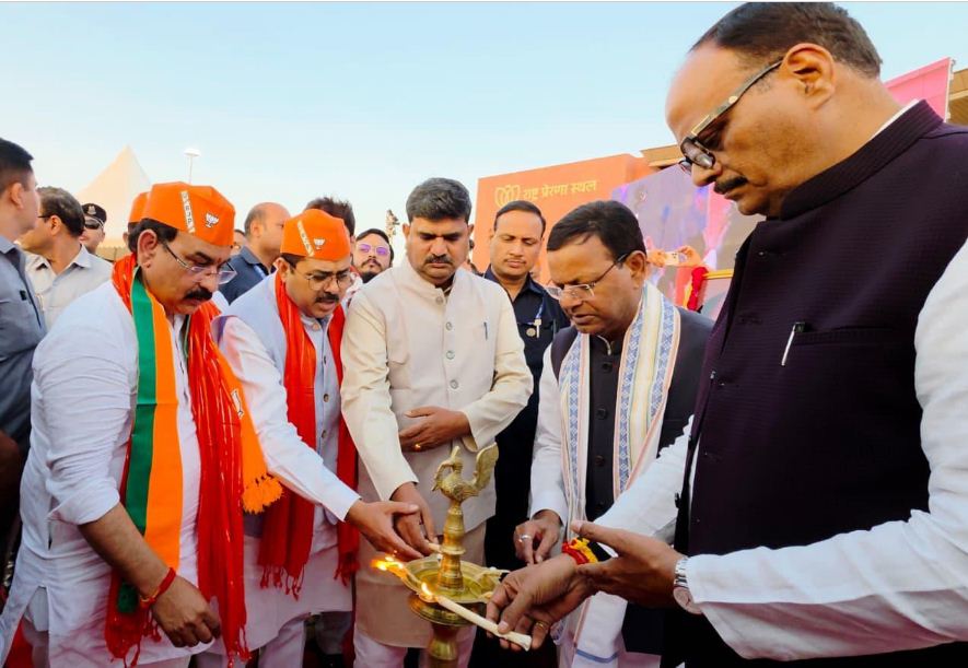 कार्यक्रम का शुभारम्भ करते प्रदेश संगठन महामंत्री धर्मपाल सिंह कार्यक्रम का शुभारम्भ करते प्रदेश संगठन महामंत्री धर्मपाल सिंह
