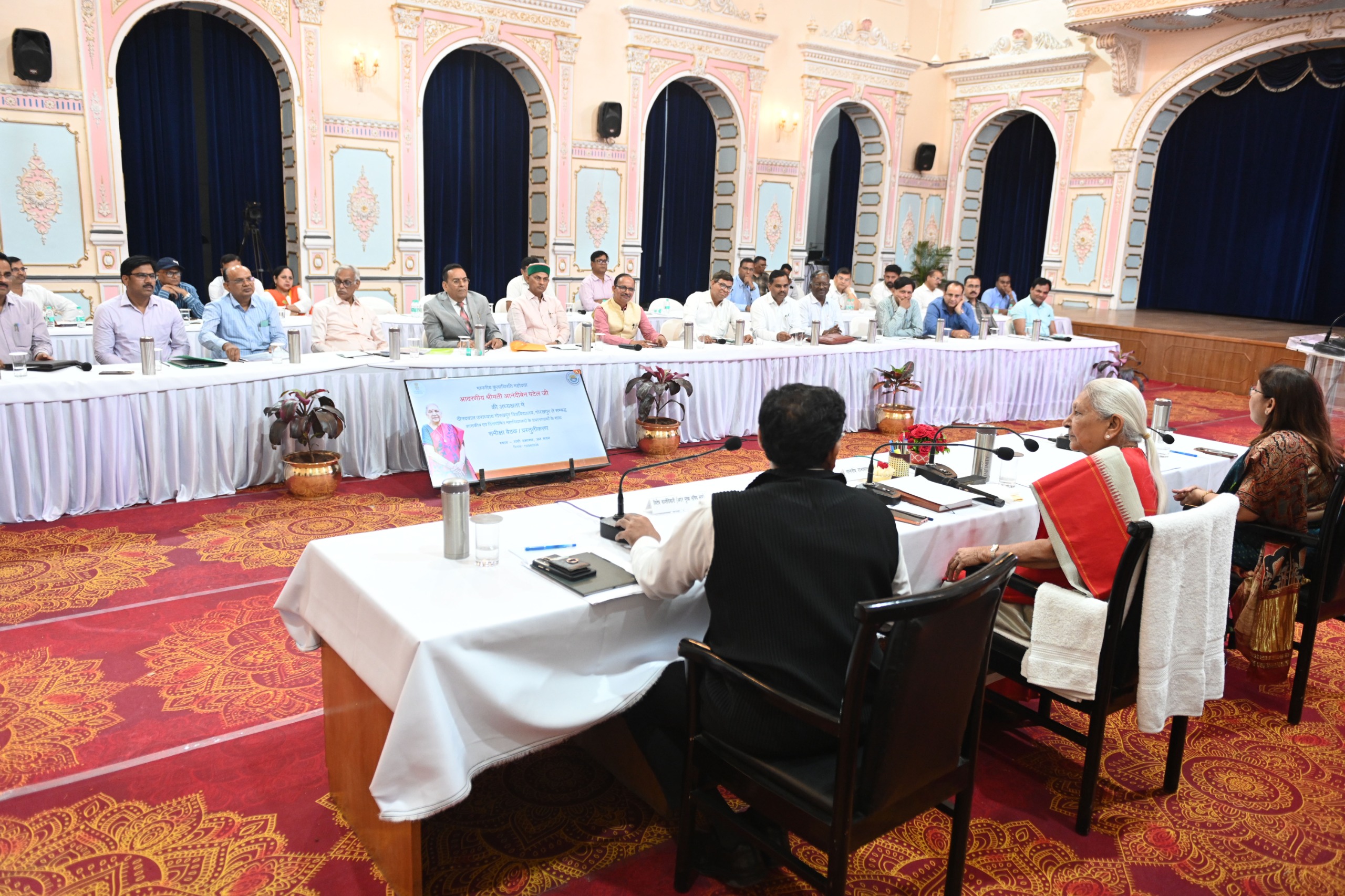 कुलाधिपति के समक्ष महाविद्यालयों का प्रस्तुतीकरण, गुणवत्तापूर्ण, रोजगारपरक शिक्षा पर जोर* कुलाधिपति के समक्ष महाविद्यालयों का प्रस्तुतीकरण, गुणवत्तापूर्ण, रोजगारपरक शिक्षा पर जोर*