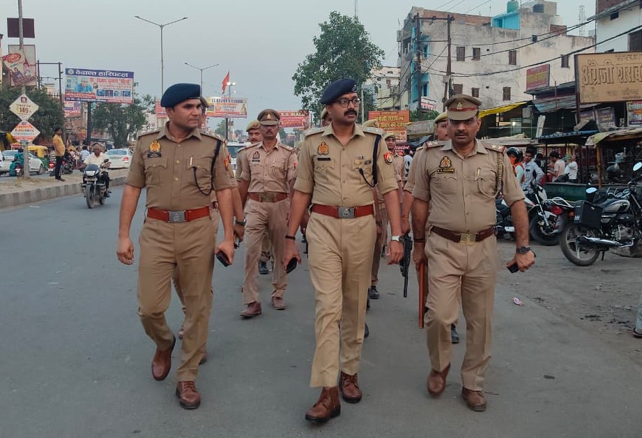 पुलिस अधीक्षक ने किया पैदल गस्ट