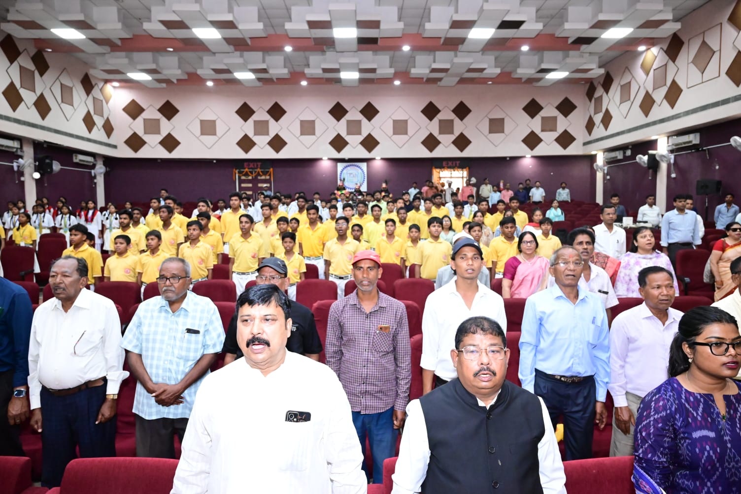 कार्यक्रम में मौजूद लोग