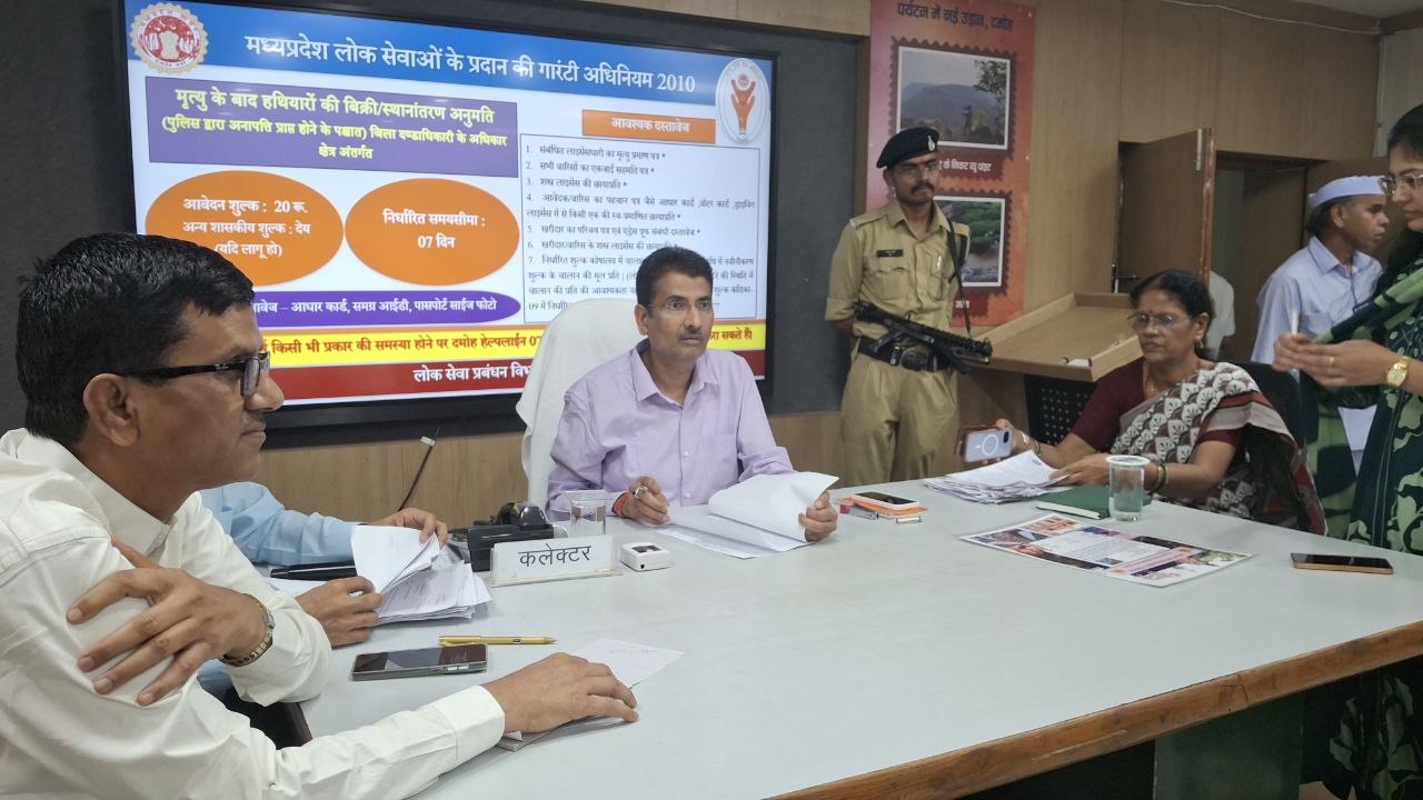 दमोह :पहली जनसुनवाई में एक्शन मोड में कलेक्टर: नगरीय अव्यवस्थाओं पर सख्ती, कैंप लगाकर समाधान के निर्देश