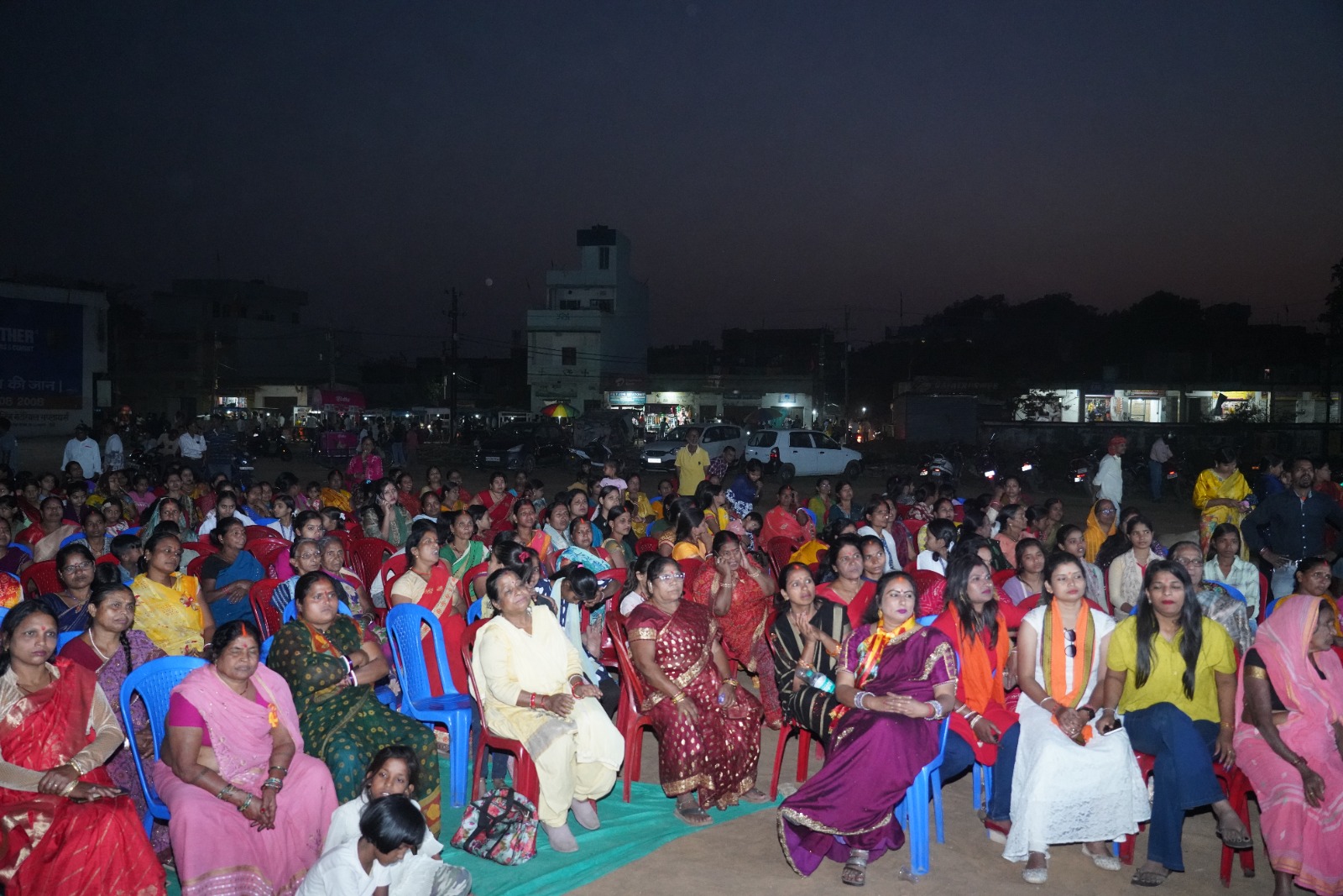 कार्यक्रम में मौजूद लोग