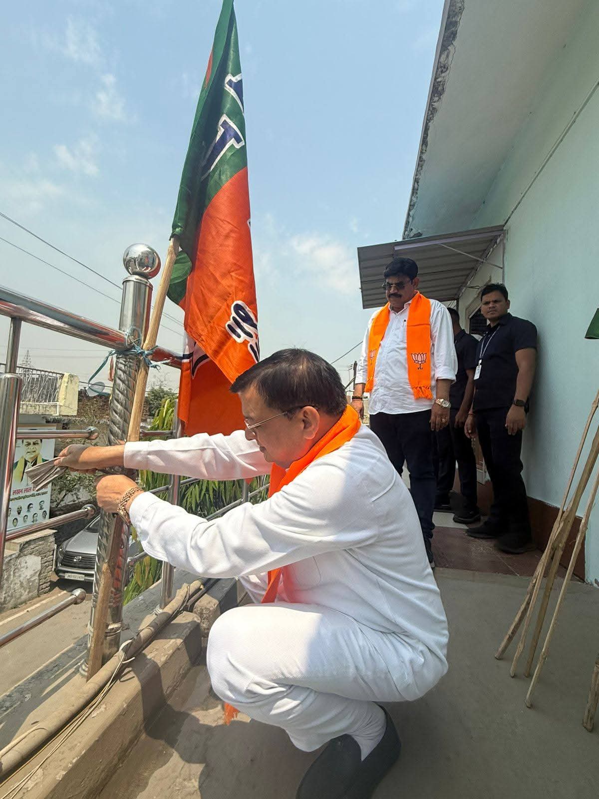 कोरबा में मंत्री लखनलाल देवांगन ने भाजपा स्थापना दिवस पर फहराया पार्टी ध्वज, राष्ट्रवादी विचारधारा को किया नमन