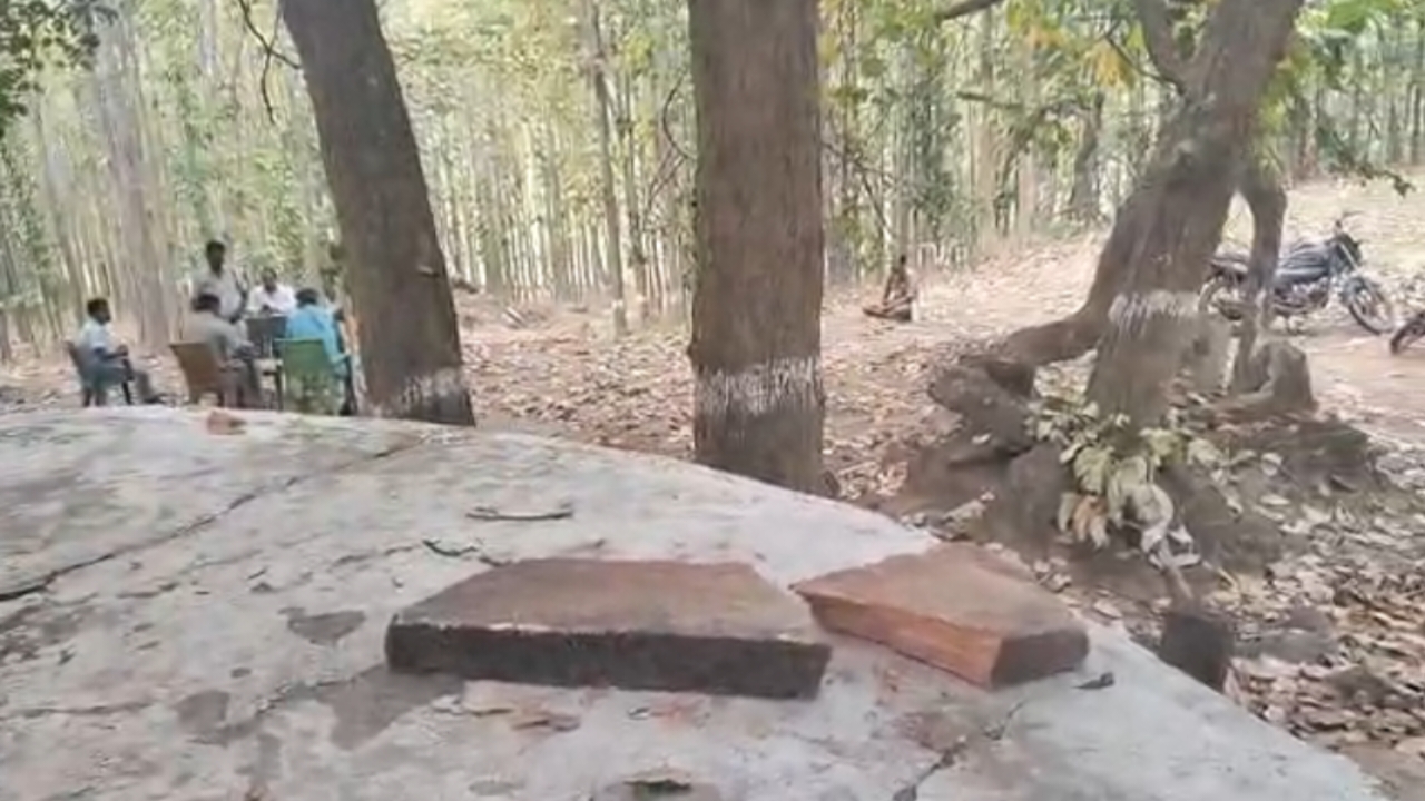 जशपुर मंदिर में तोड़फोड़ जशपुर मंदिर में तोड़फोड़