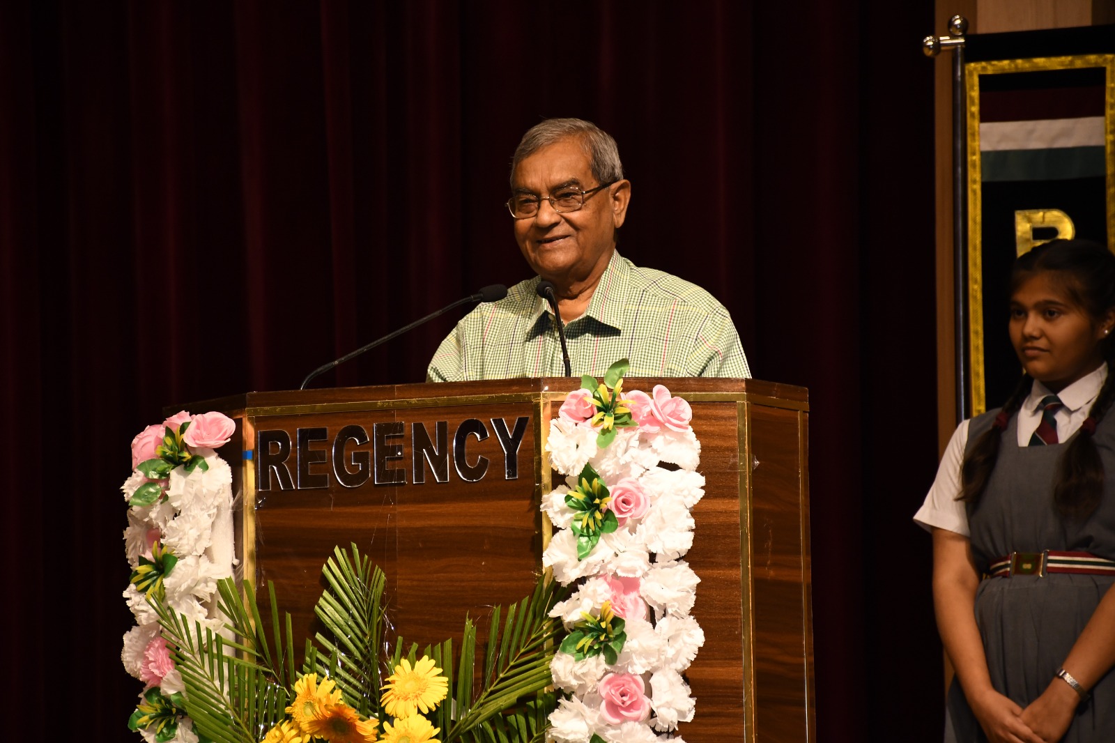 संबोधित करते प्रबंधक जैदी