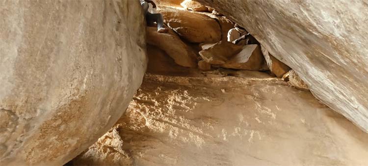 जशपुर जिले का गढ़पहाड़ की गुफा