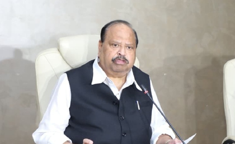 कैबिनेट में लिए गए निर्णयों की जानकारी देते हुए मंत्री चेतन्य काश्यप