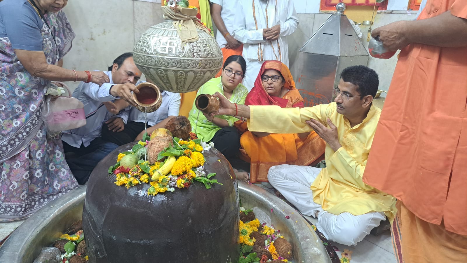 दमोह में पदभार से पहले आस्था का संगम: नवागत कलेक्टर प्रताप नारायण यादव ने जागेश्वरनाथ, बांदकपुर व कुंडलपुर में टेका माथा